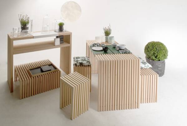 Outdoor Living - Hohe Konsole aus Holzlamellen - Design- Gartenmöbel
